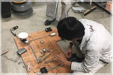 配線を使った現場研修の様子